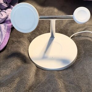 Belkin White Dual Wireless Charger Stand